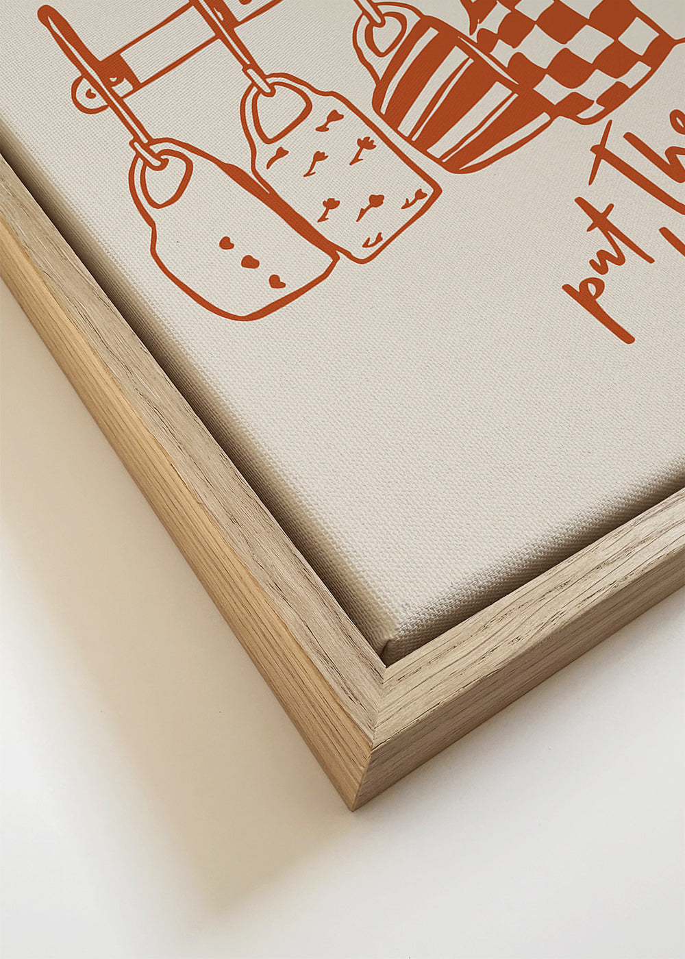 Keuken kunst met hangende mokken en handgeschreven tekst