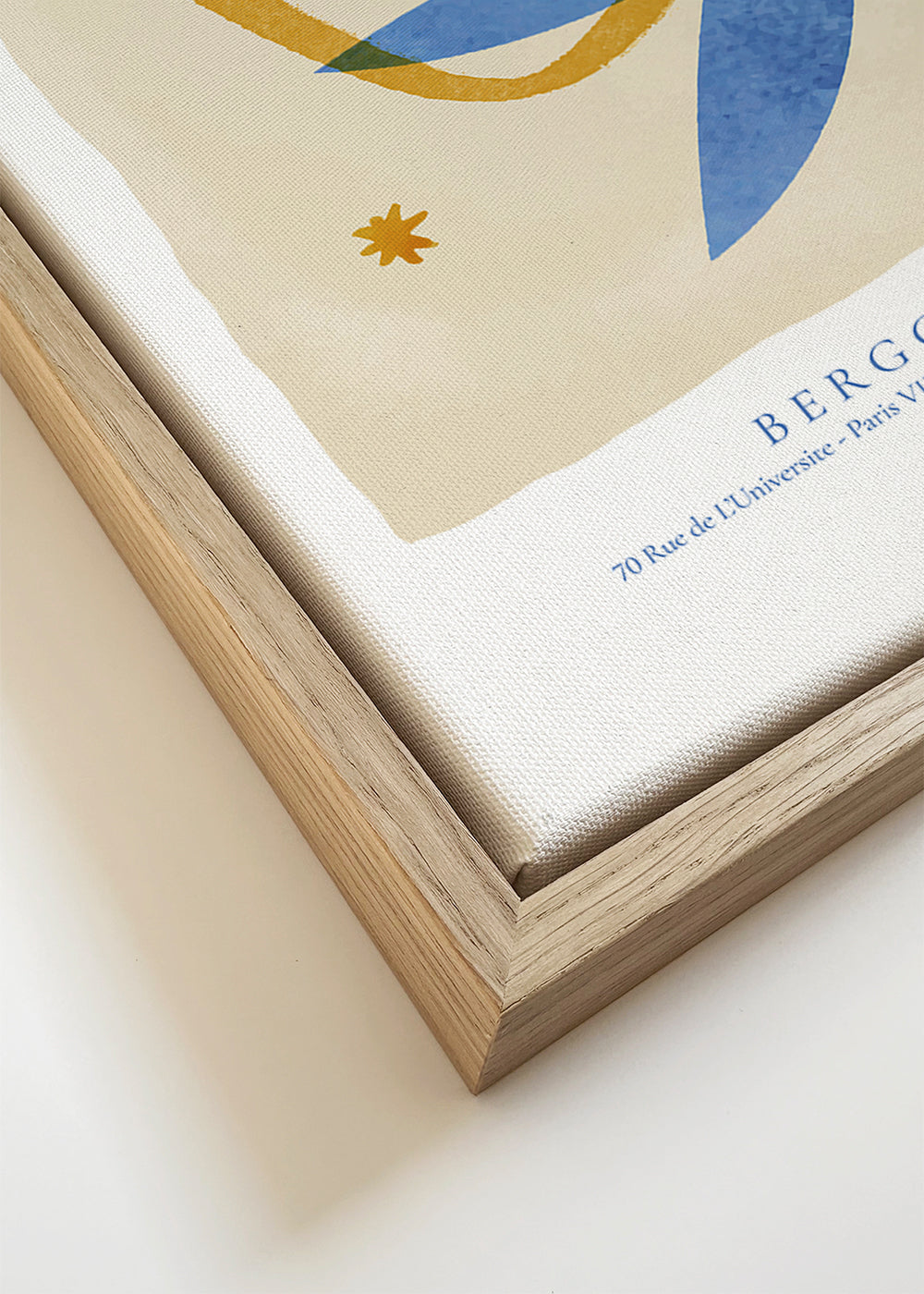 Botanische illustratie met gedurfde blauwe vormen