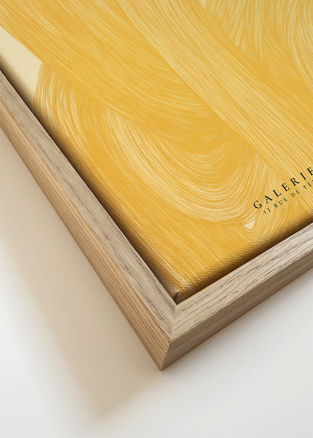 Abstracte kunst met gouden penseelstreken