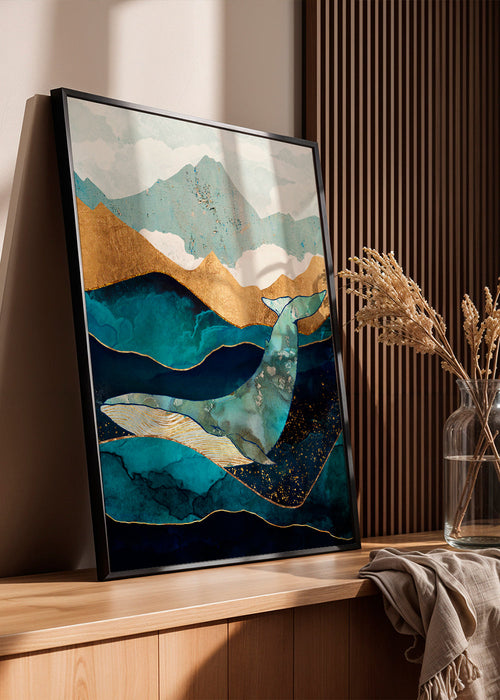 Kunstwerk blauwe walvis boven gouden golven