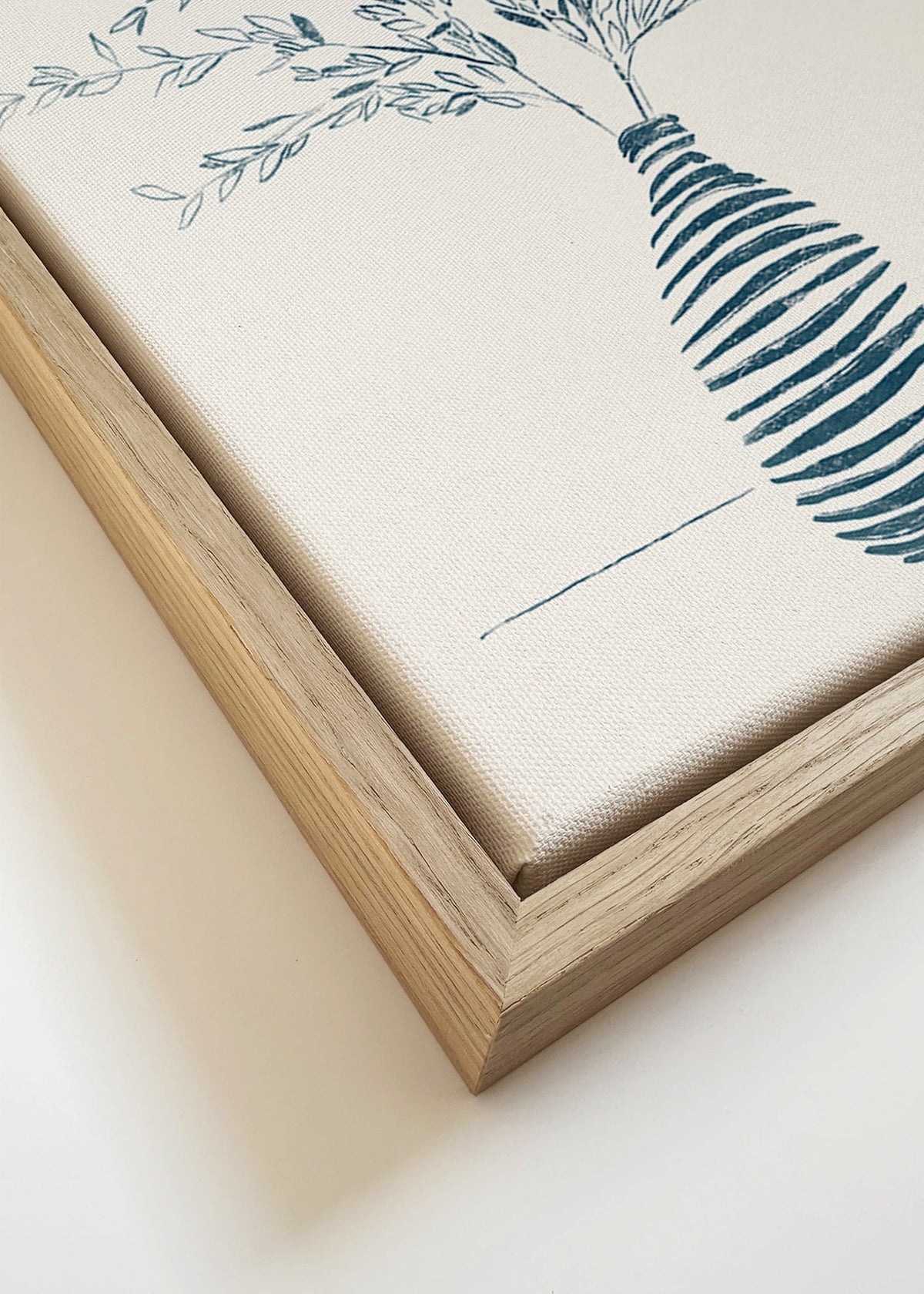 Botanische print met blauwe vaas – Canvas detail