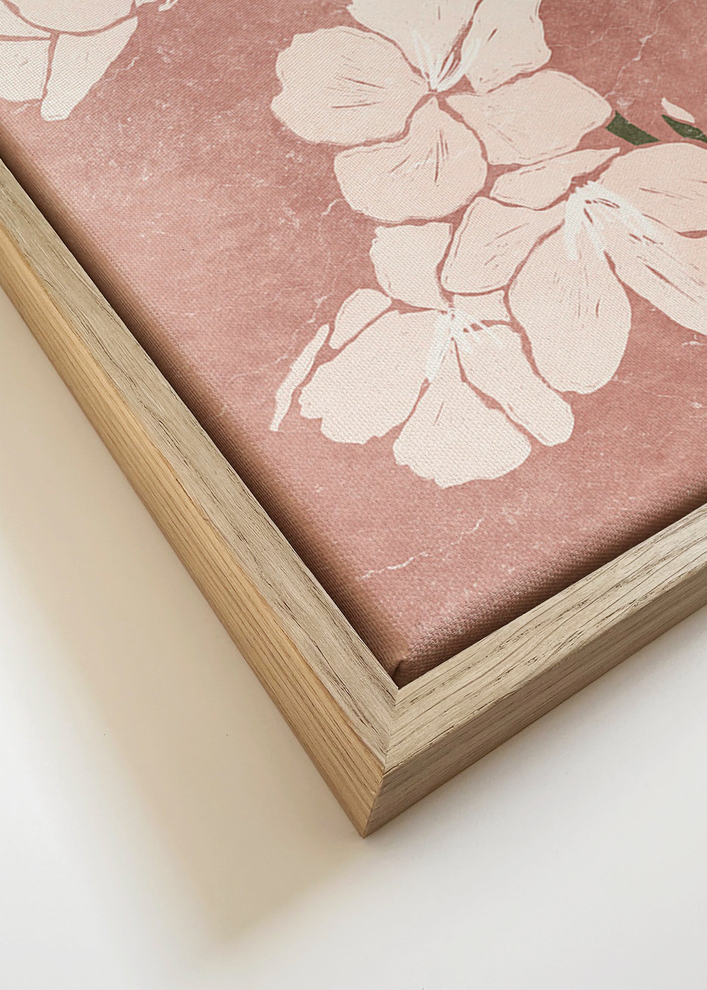 Botanische print roze bloemen met vintage textuur – Canvas detail