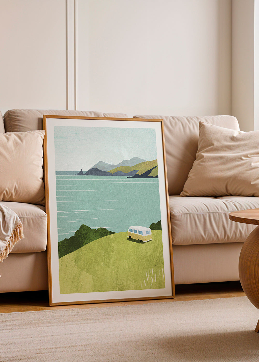 Landschapsafbeelding met busje aan zee