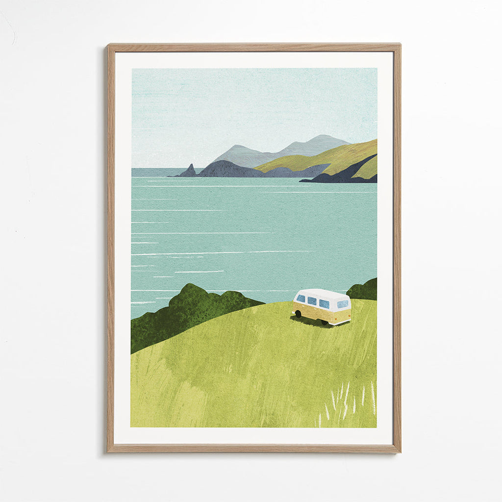 Landschapsafbeelding met busje aan zee