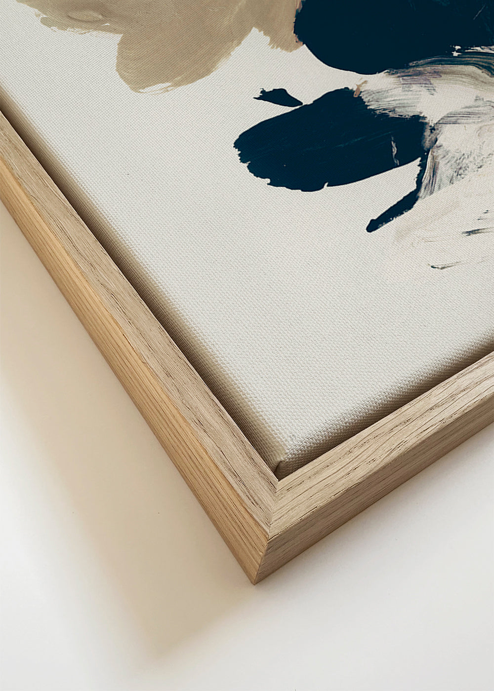 Botanische print met beige en blauwe penseelstreken