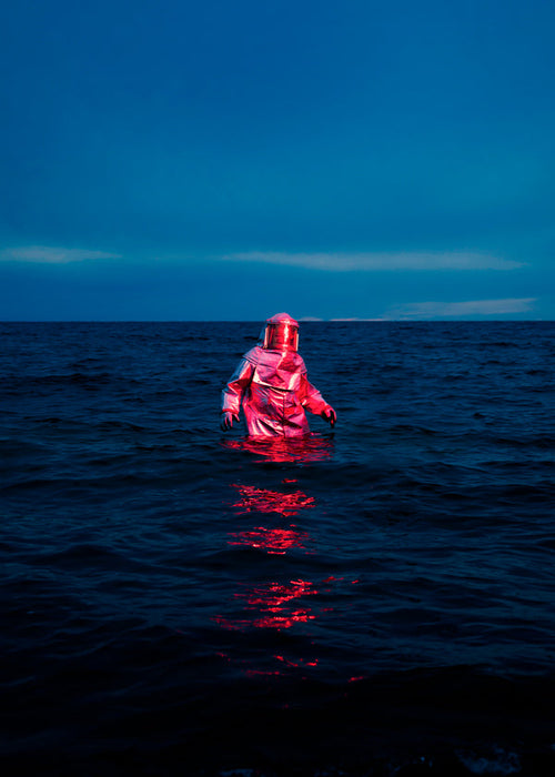 Landschapskunst met astronaut op zee