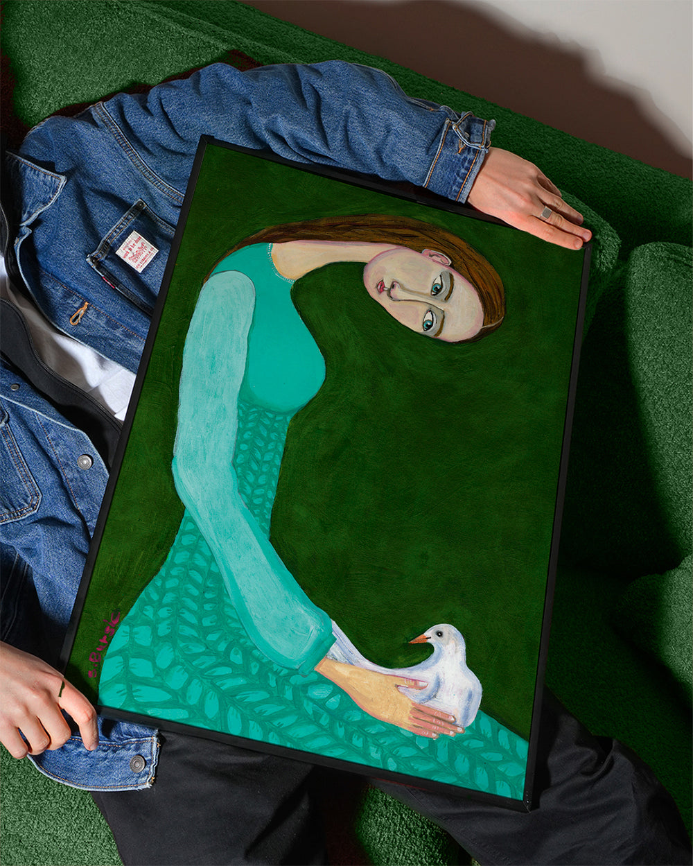 Vrouwelijke illustratie met duif op groen