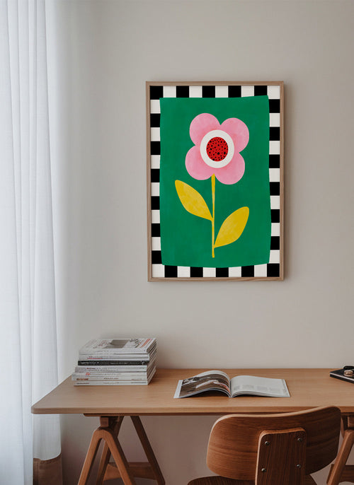 Botanische print: roze bloem op groene achtergrond