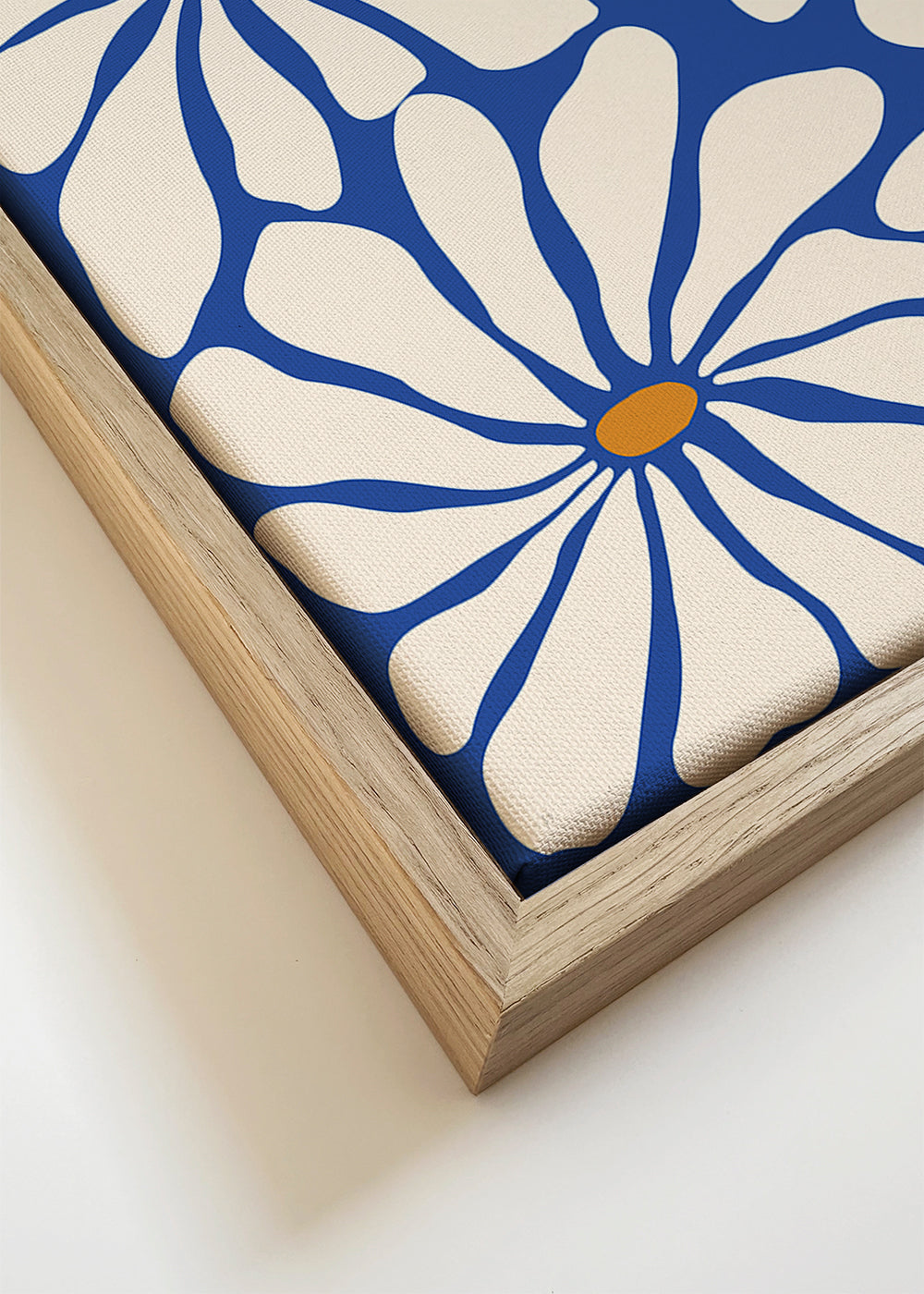Botanische print witte madeliefjes op blauwe achtergrond