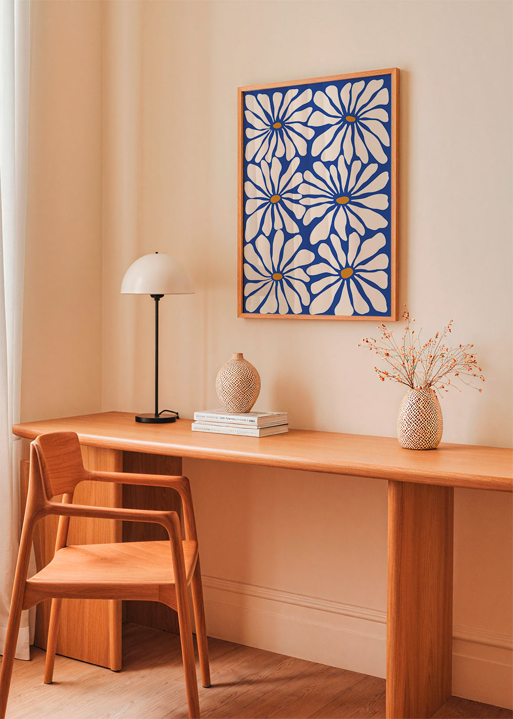Botanische print witte madeliefjes op blauwe achtergrond