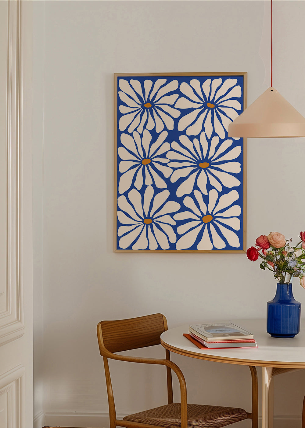 Botanische print witte madeliefjes op blauwe achtergrond