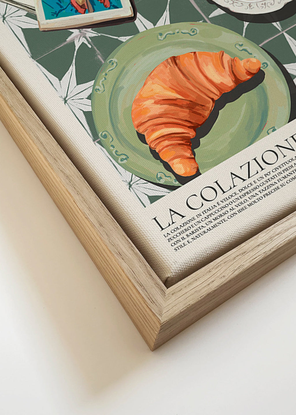 Keukenkunst met croissant en tijdschrift