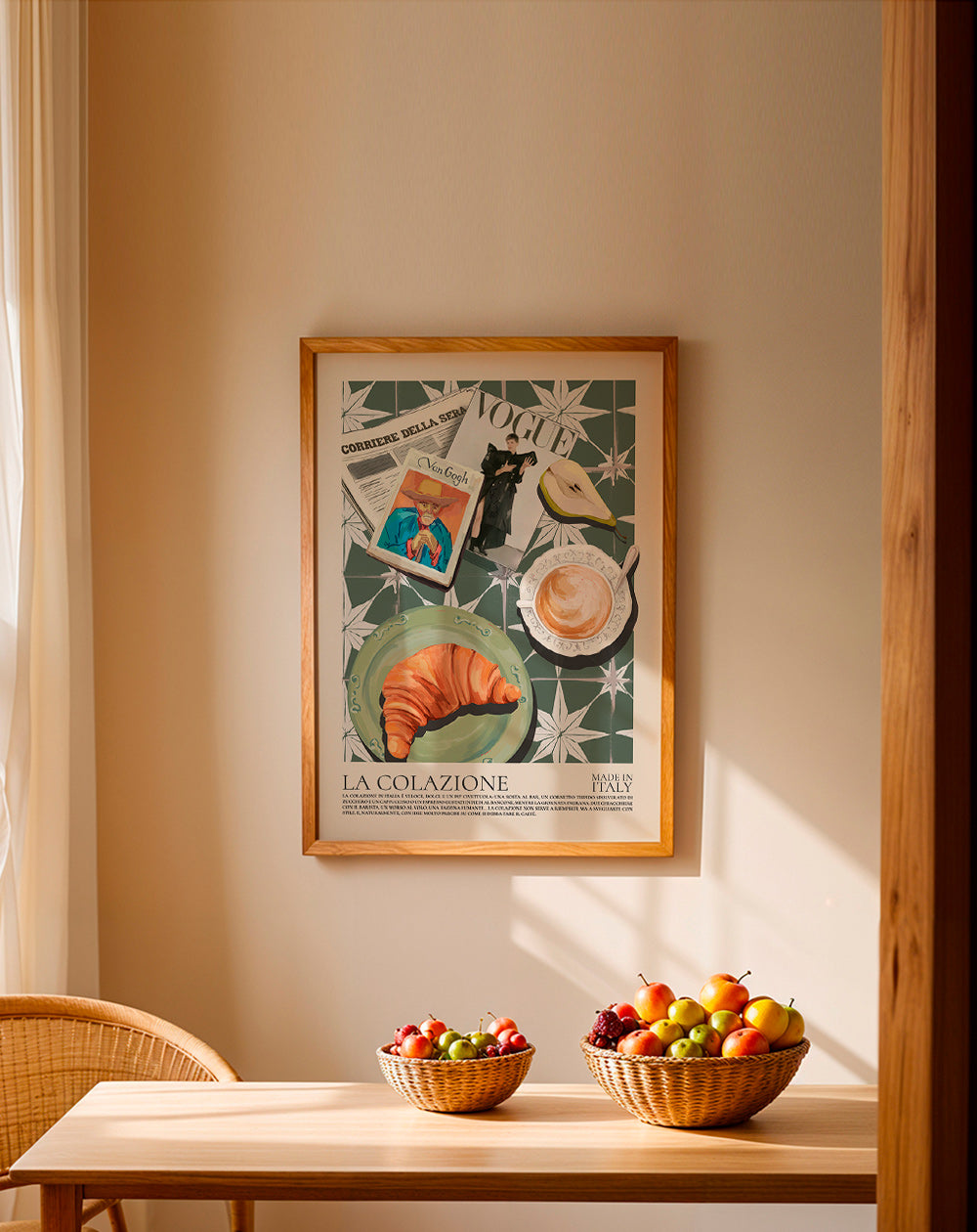 Keukenkunst met croissant en tijdschrift