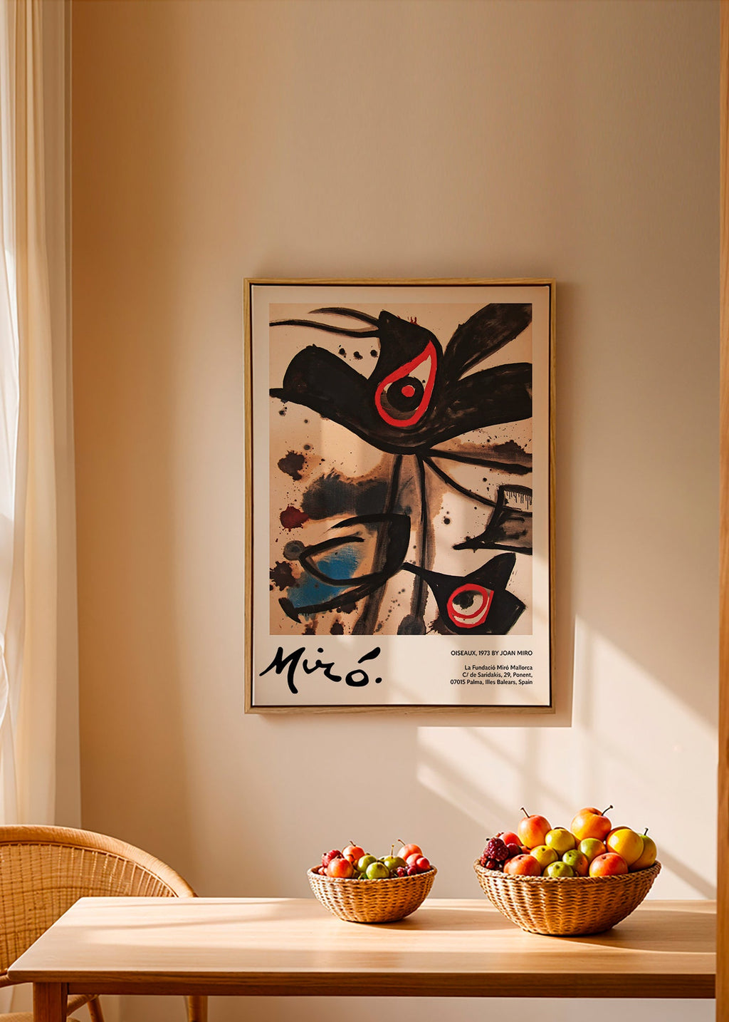 Abstract kunstwerk met zwarte vogelmotieven