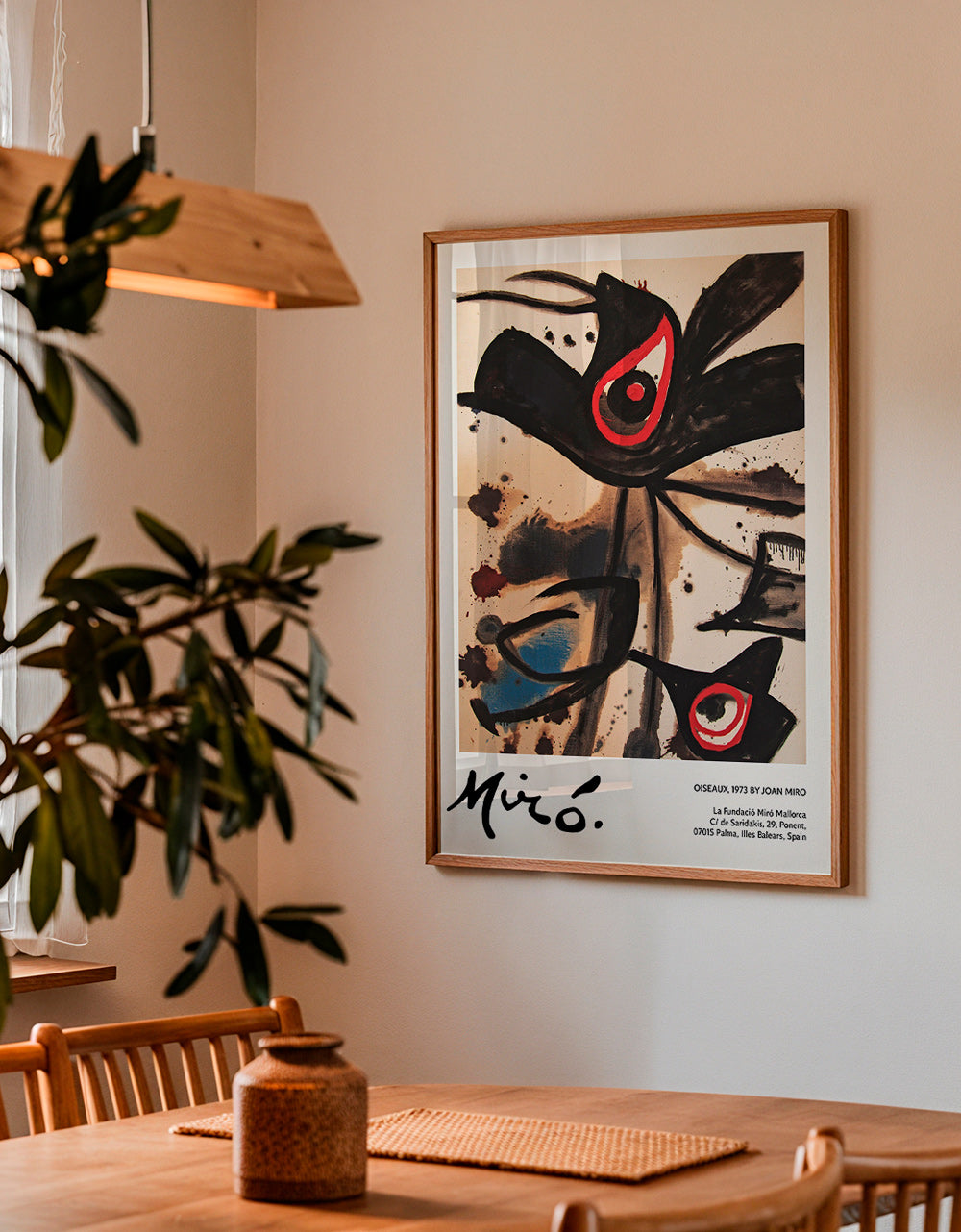 Abstract kunstwerk met zwarte vogelmotieven