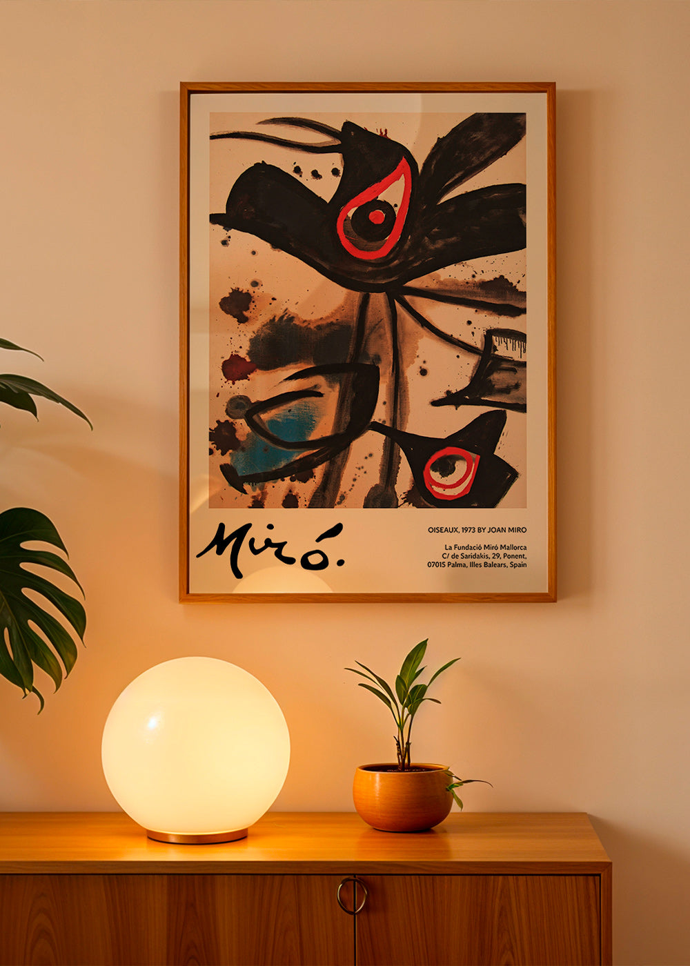 Abstract kunstwerk met zwarte vogelmotieven