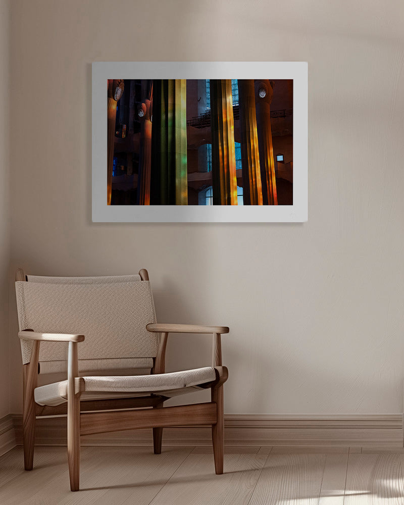 Fotografie van verlichte binnenzuilen