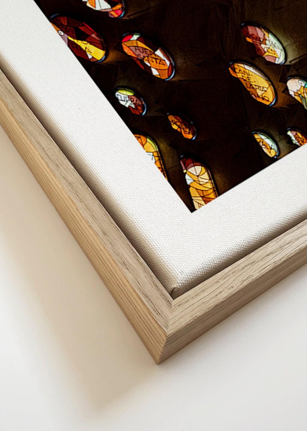 Architectuurfotografie van glas-in-lood met warm licht