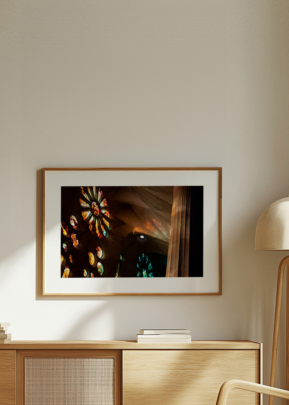 Architectuurfotografie van glas-in-lood met warm licht