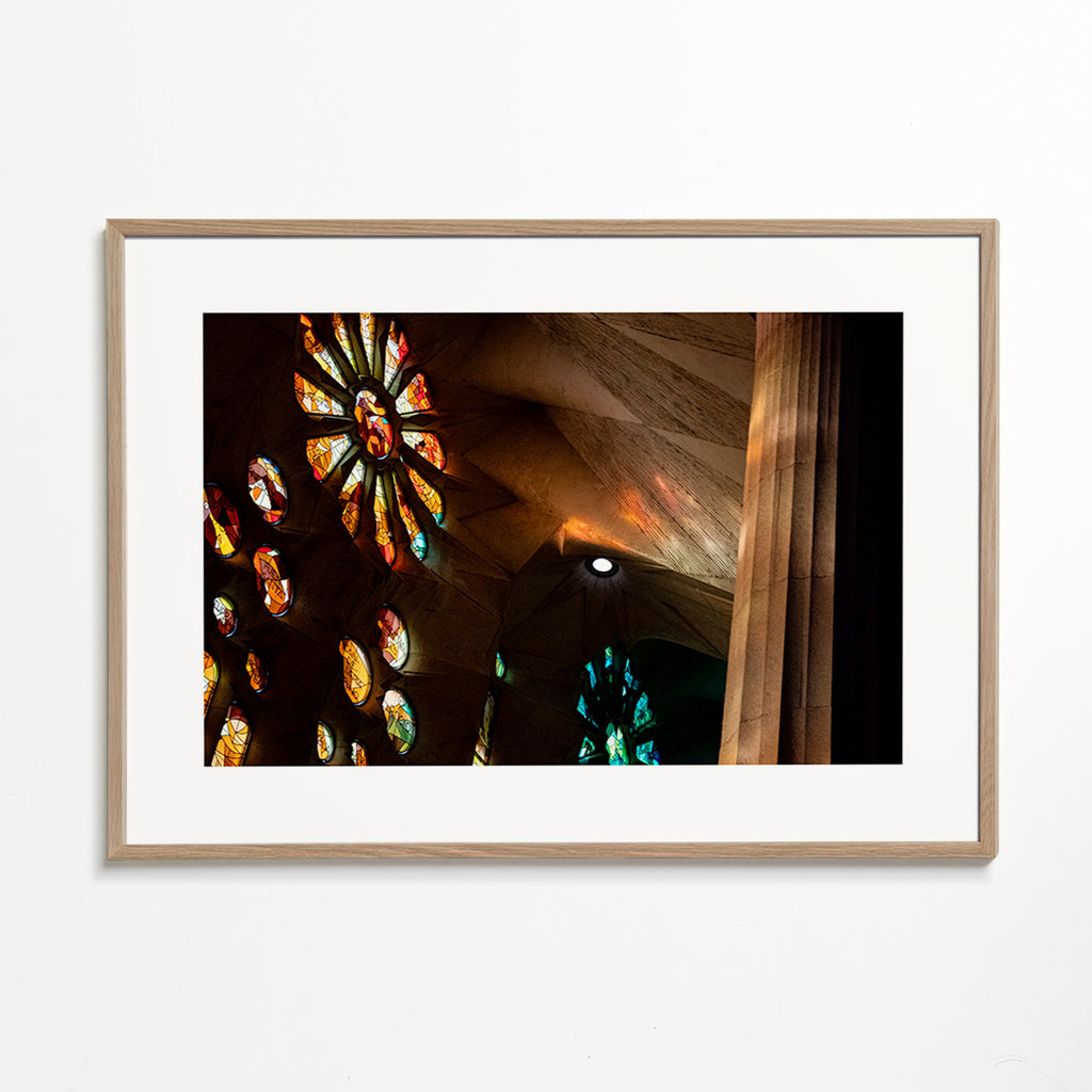 Architectuurfotografie van glas-in-lood met warm licht