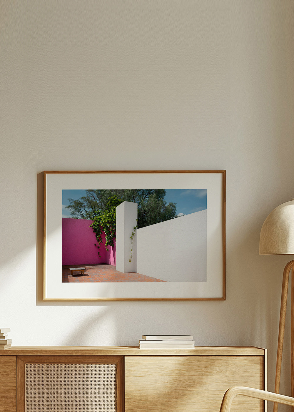 Minimalistisch design hof in roze en wit