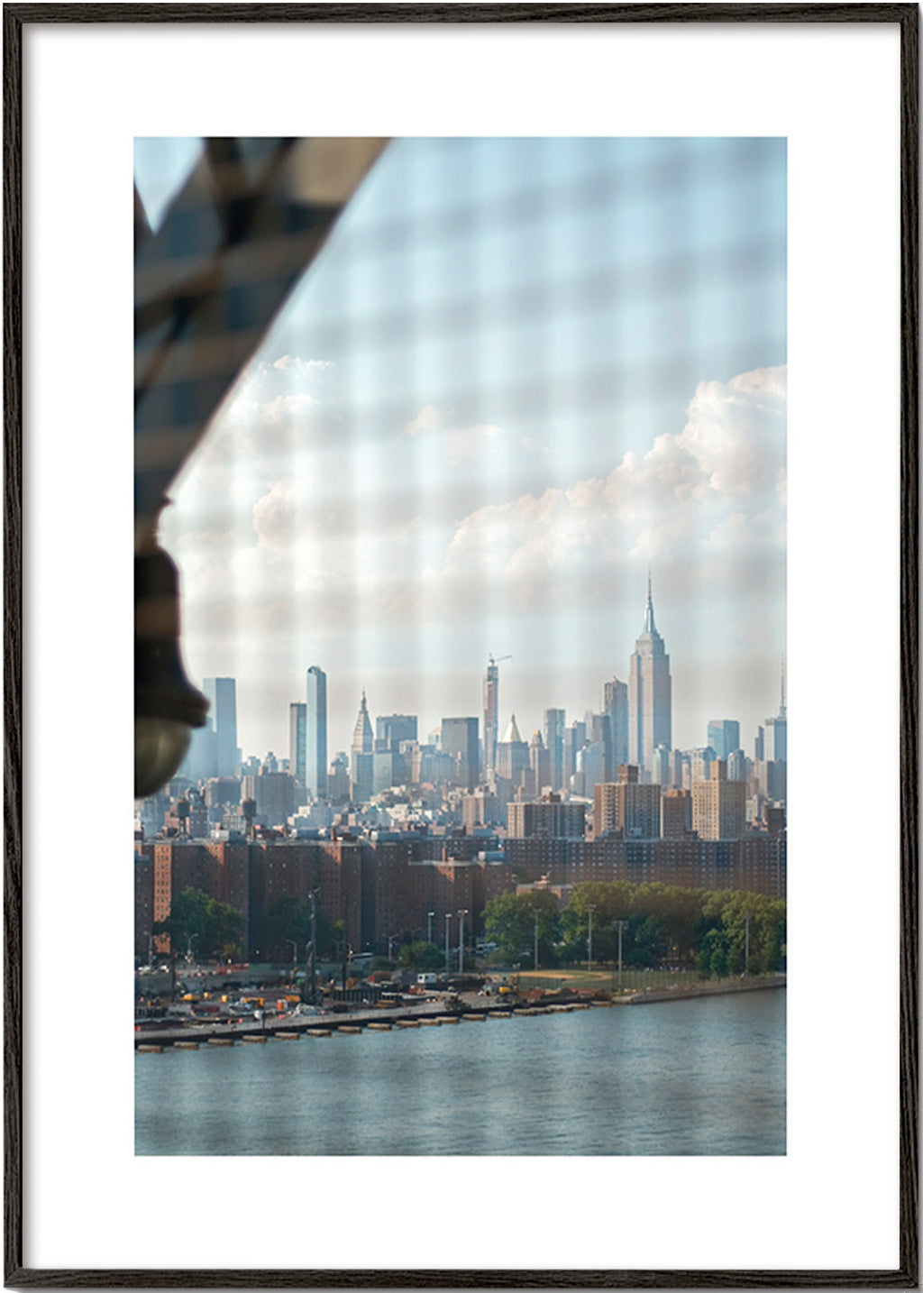 Stadsposter met skyline door het raam