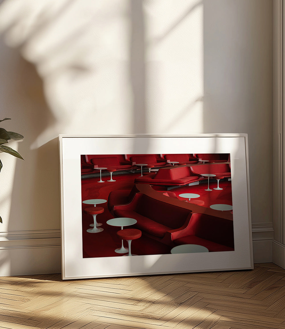 Rode lounge-foto met gebogen zitplaatsen