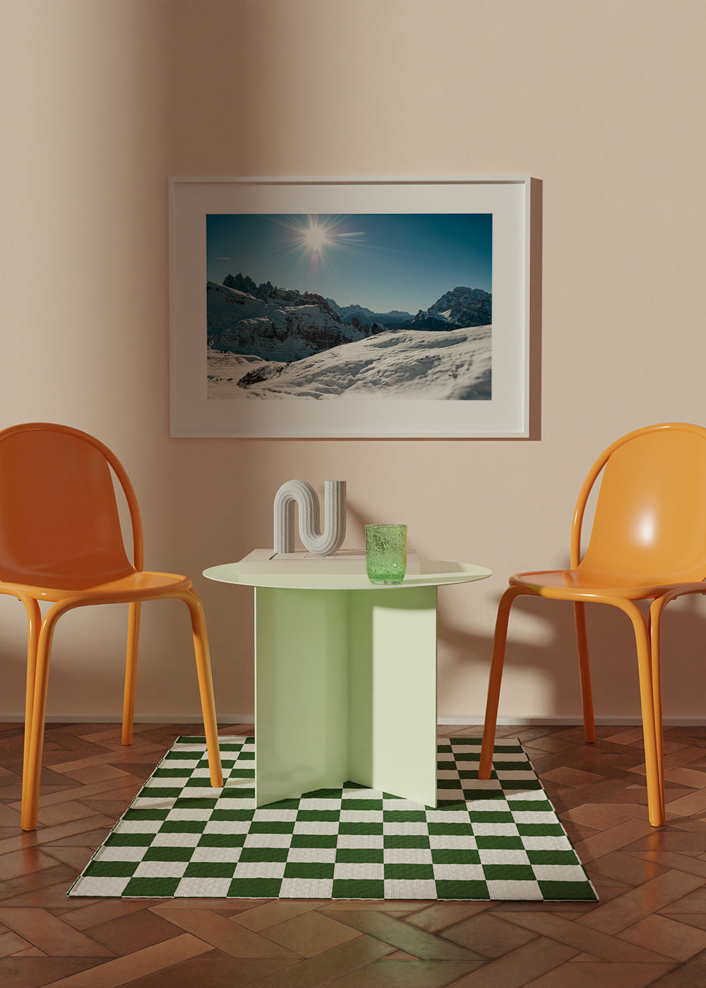 Landschap kunst: besneeuwde bergketen onder felle zon