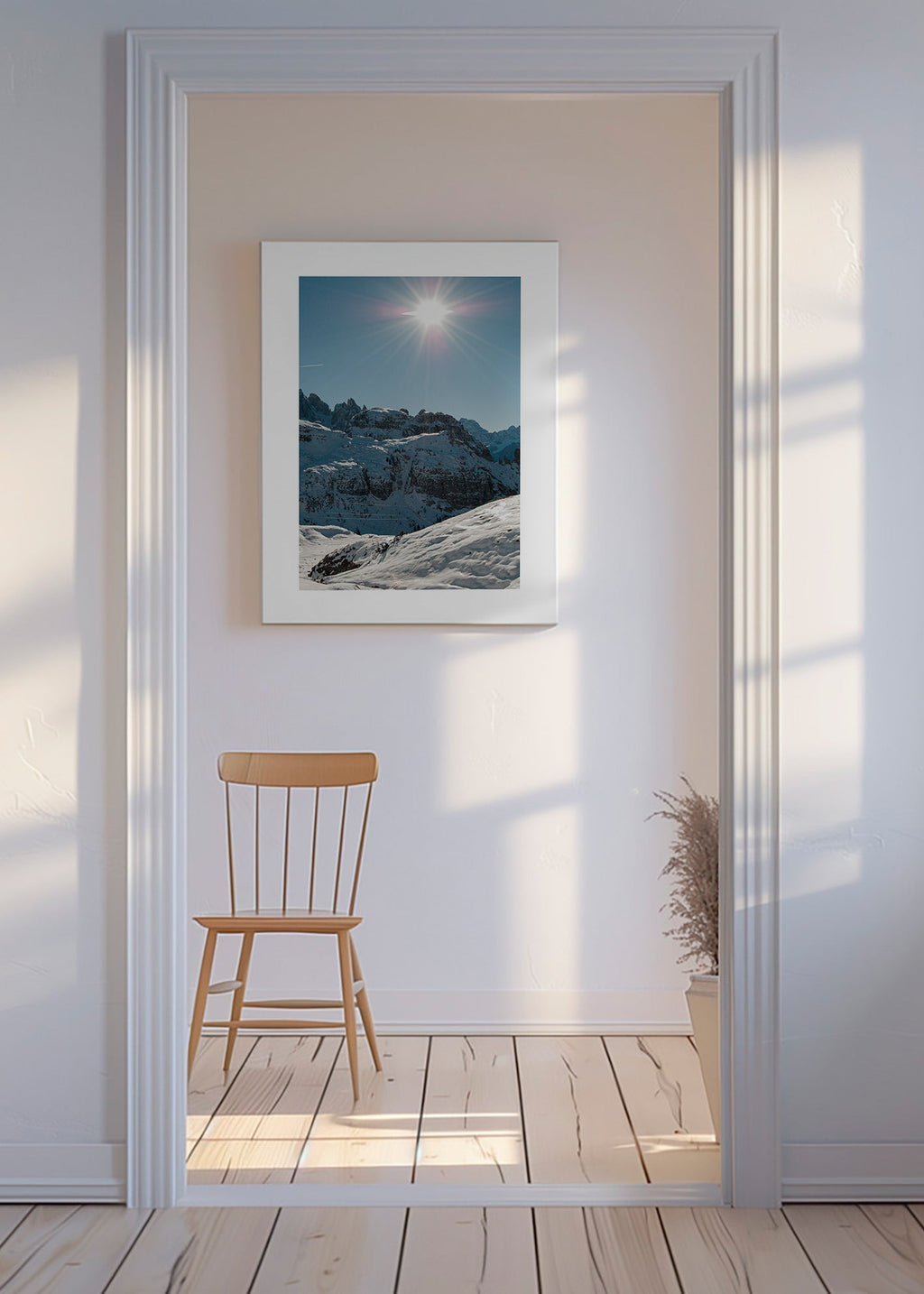 Landschapskunst: besneeuwde toppen onder felle zon
