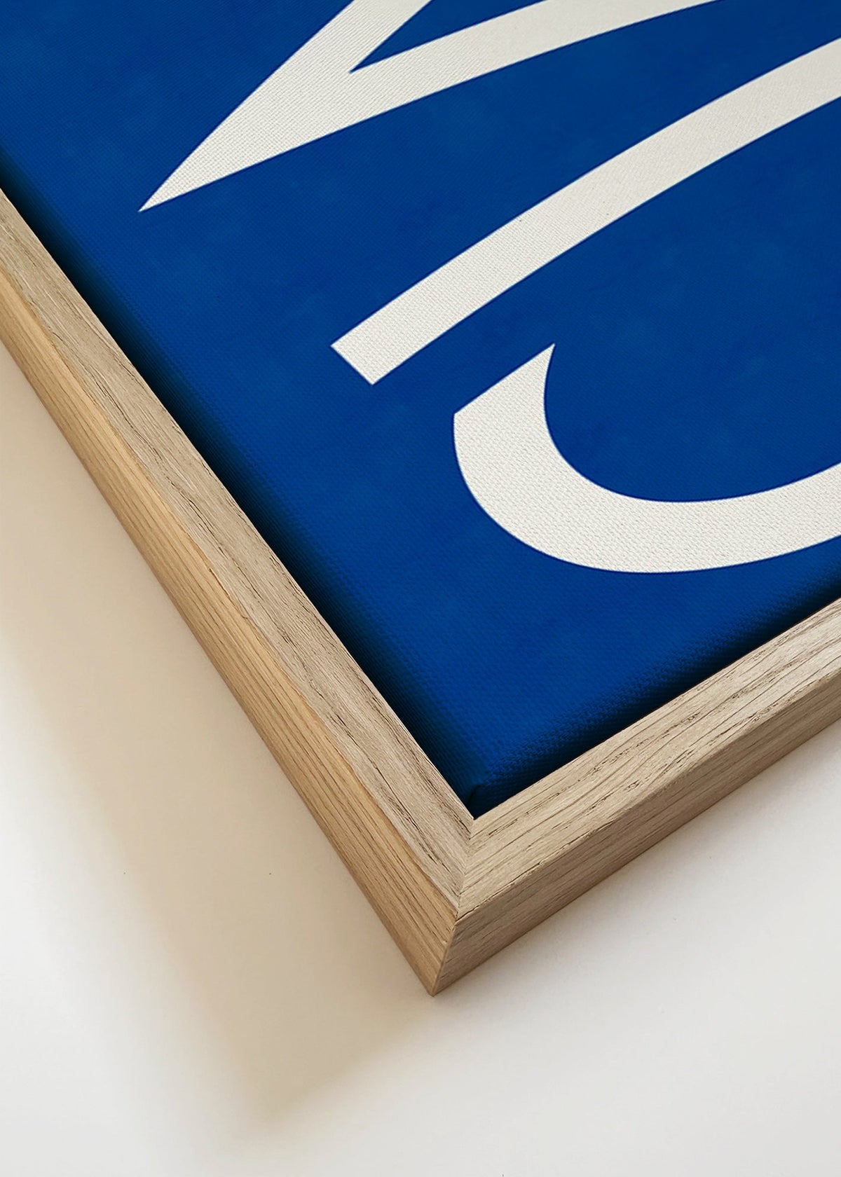 Typografisch kunstwerk 'CIAO' in blauw – Canvas detail