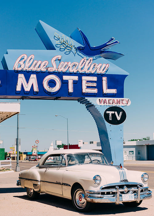 Vintage motel foto met klassieke auto