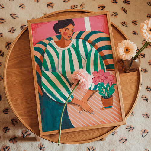 Illustratie vrouw met strepen en plant – Product1