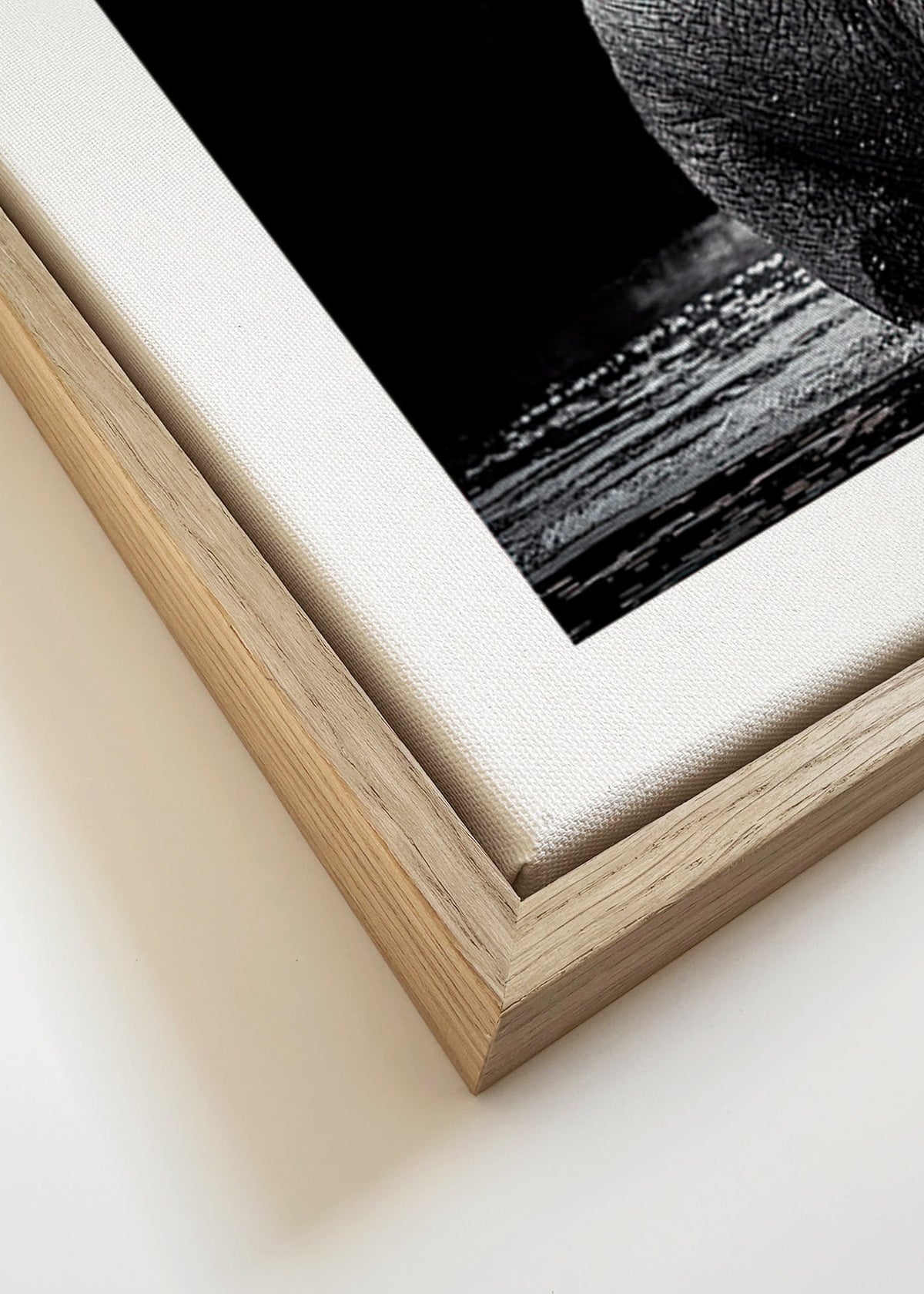 Werk: olifantenportret wadend in water in zwart-wit – Canvas detail