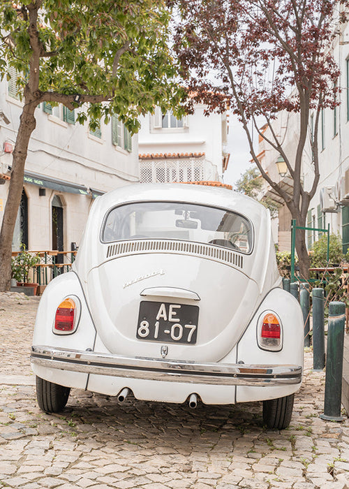 Stadsposter klassieke auto op kasseien