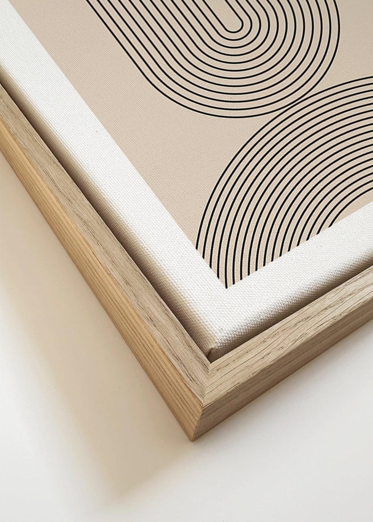 Minimalistische print met boogvormige lijnen beige – Canvas detail