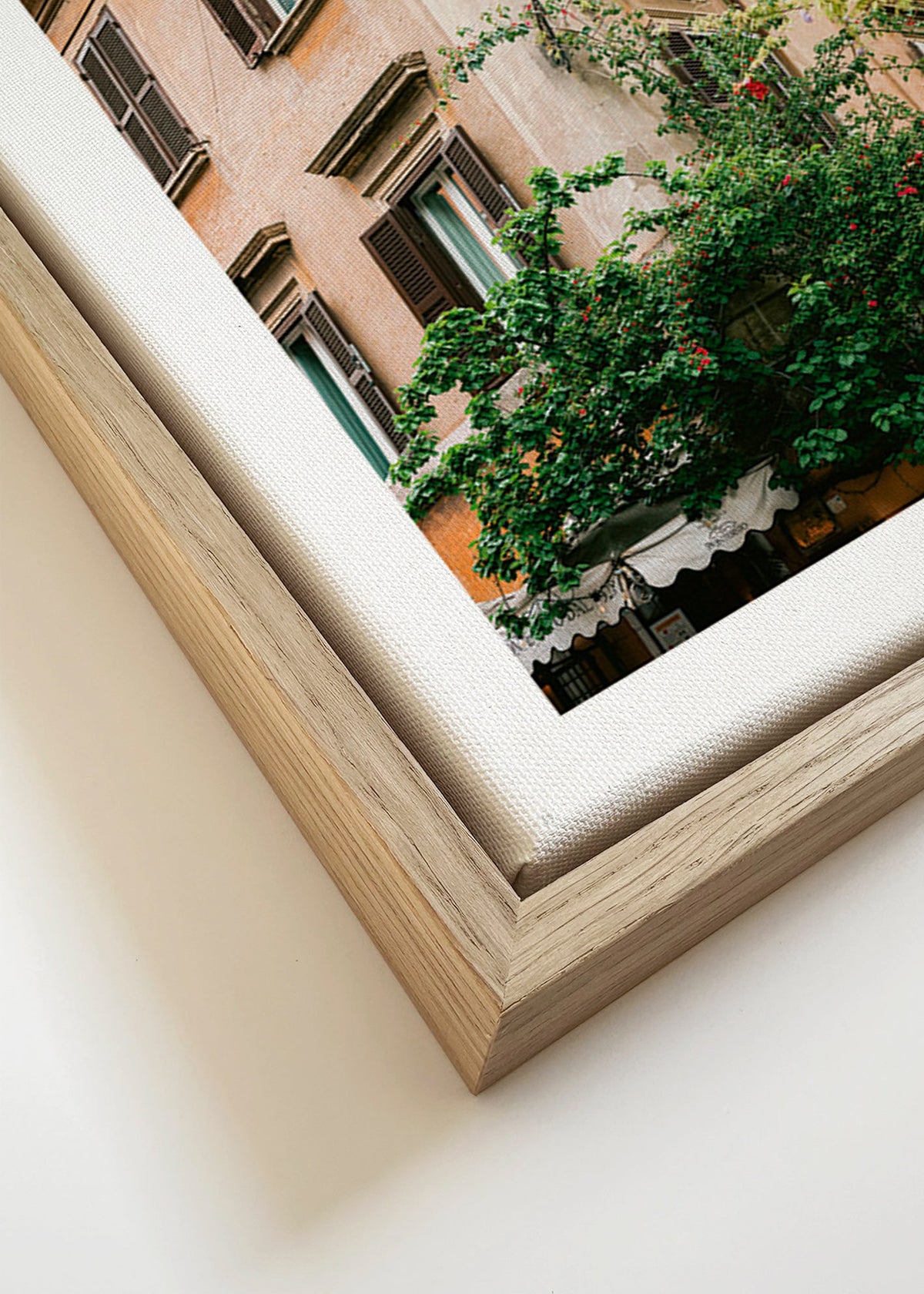 Reisposter: Romeins hoekje met weelderig groen – Canvas detail