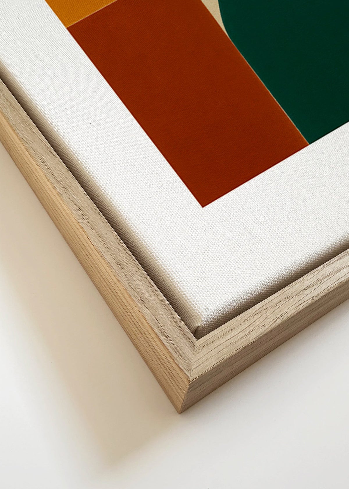 Geometrische poster met groene boog en okerkolommen – Canvas detail