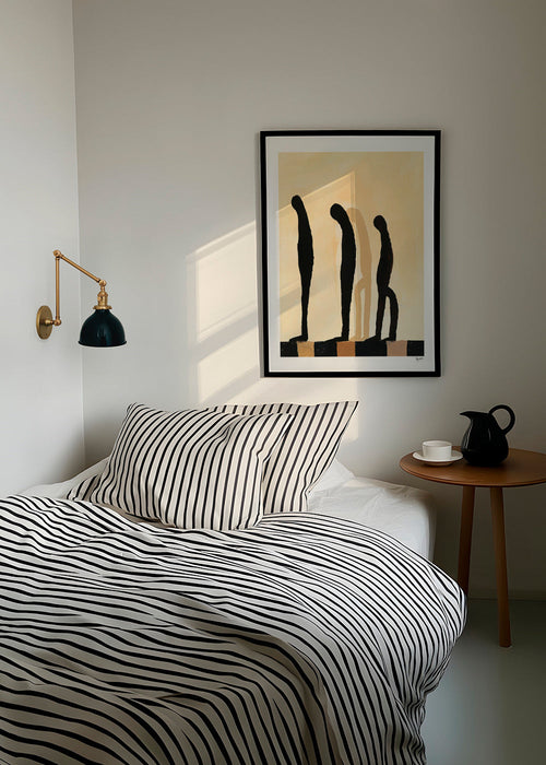Abstract kunstwerk met uitgerekte figuren op beige – Product1