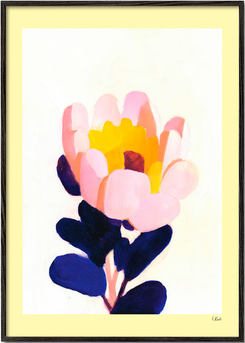 Botanische print: roze bloem met diepblauwe bladeren – Black Frame