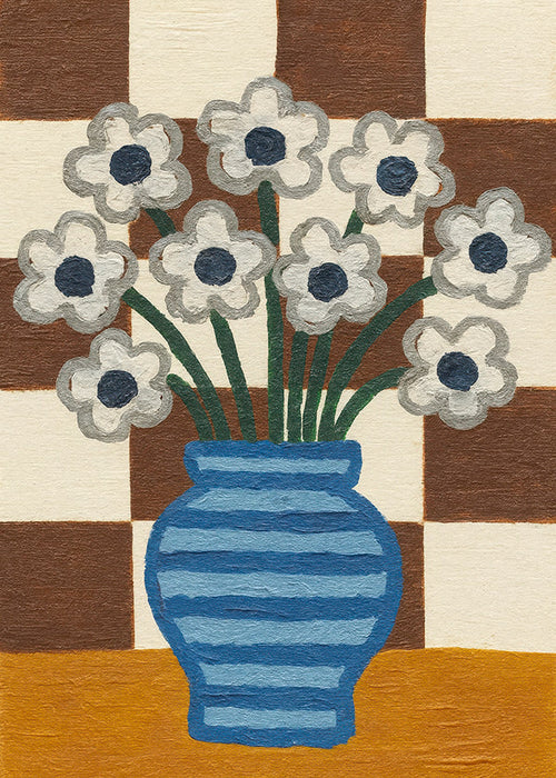 Botanische poster: blauwe vaas met bloemen op geruit achtergrond