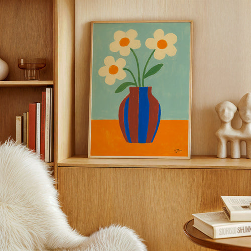 Botanische poster met gestreepte vaas en crèmekleurige bloemen – Product1