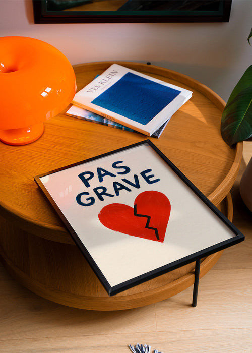 Illustratie gebroken hart met Pas Grave tekst – Product1