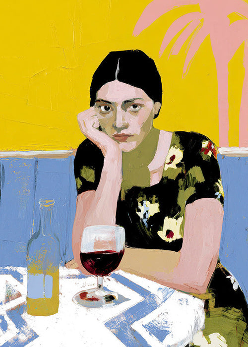 Keuken kunst: vrouw met cocktail aan tafel