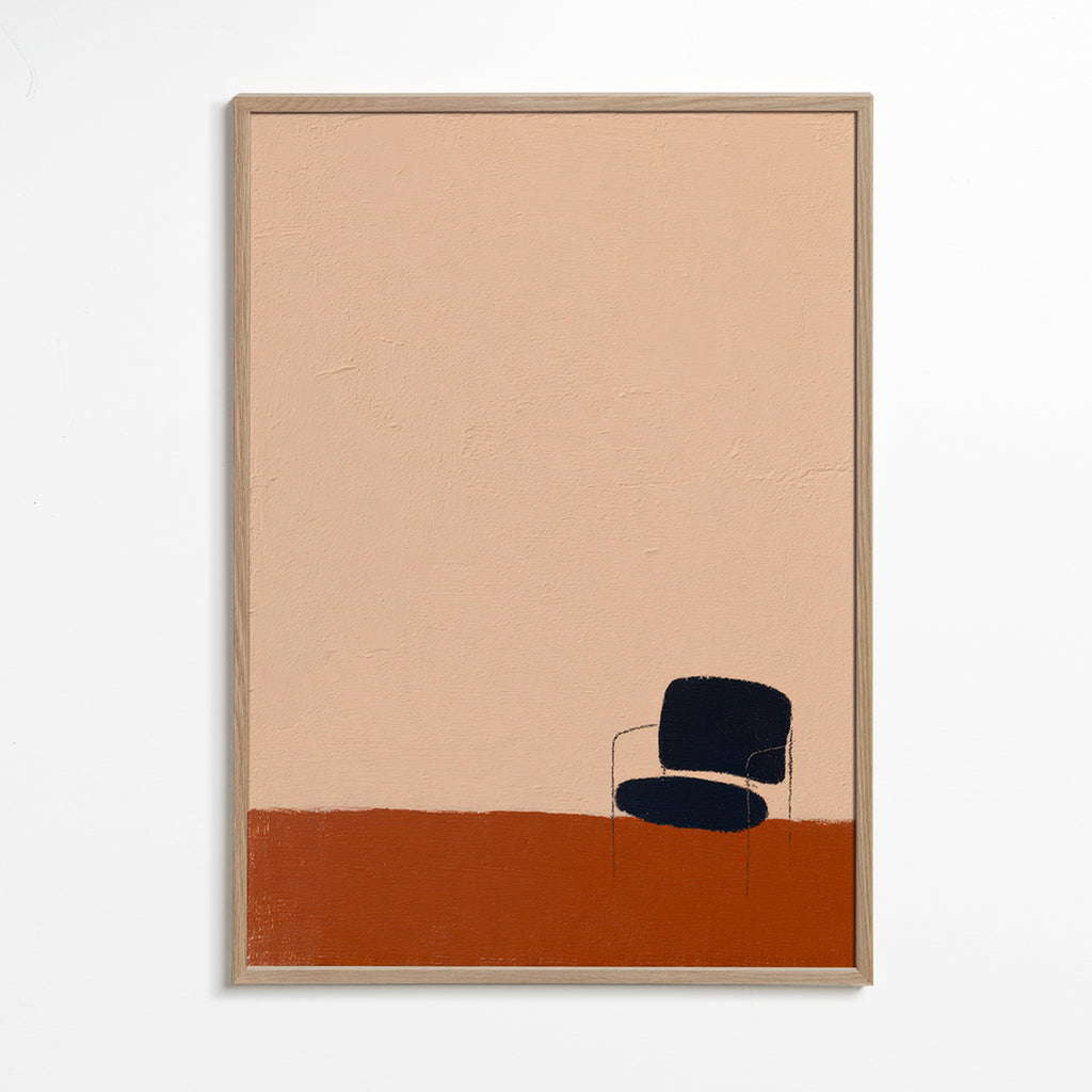 Minimalistisch kunstwerk stoel op oker vloer