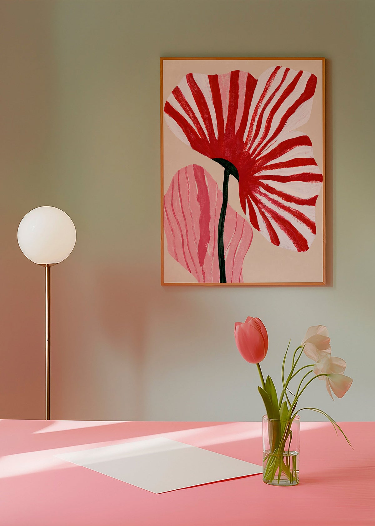 Botanische print met rood gestreepte bloemblaadjes