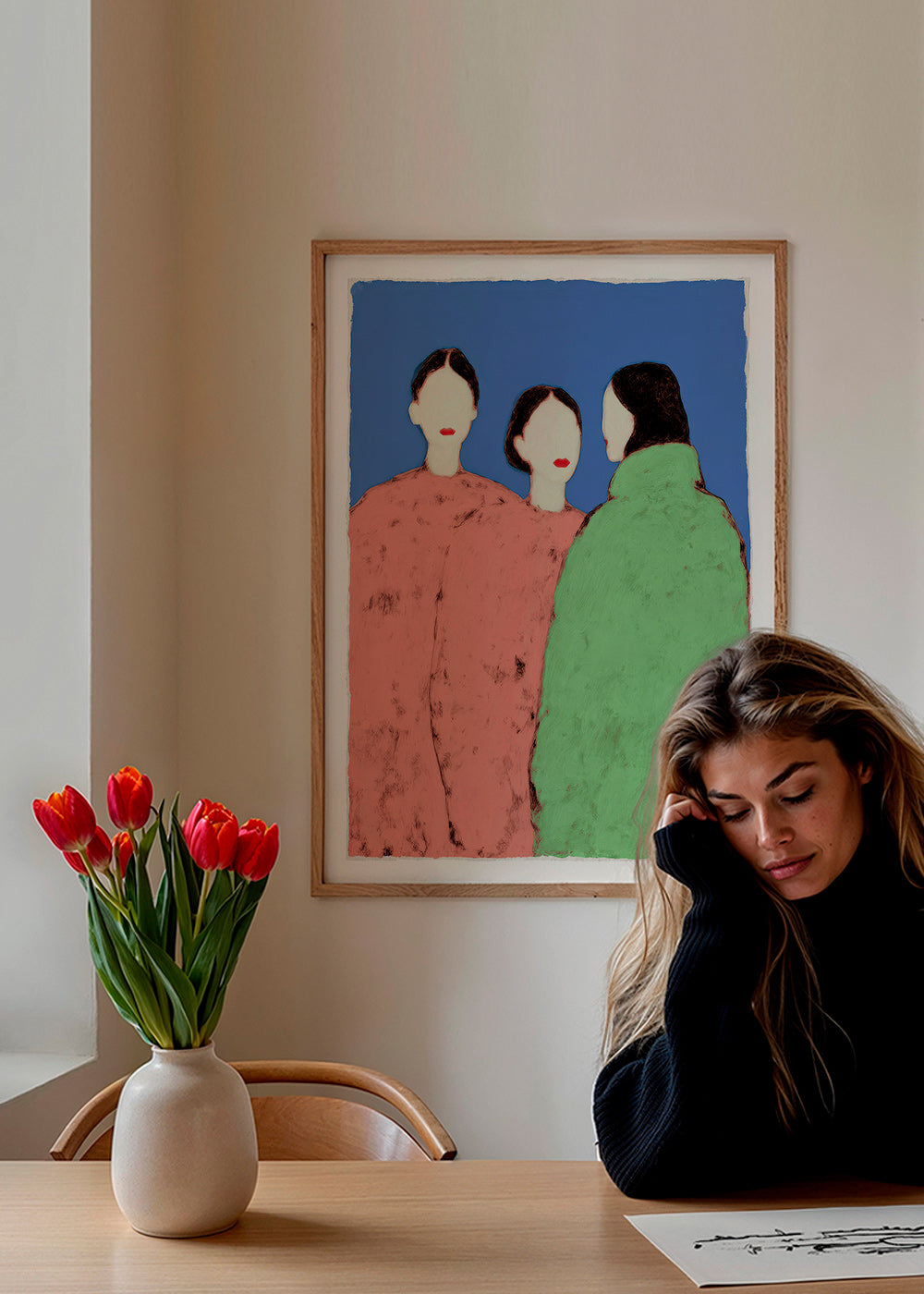 Illustratie van drie gestileerde figuren op blauwe achtergrond