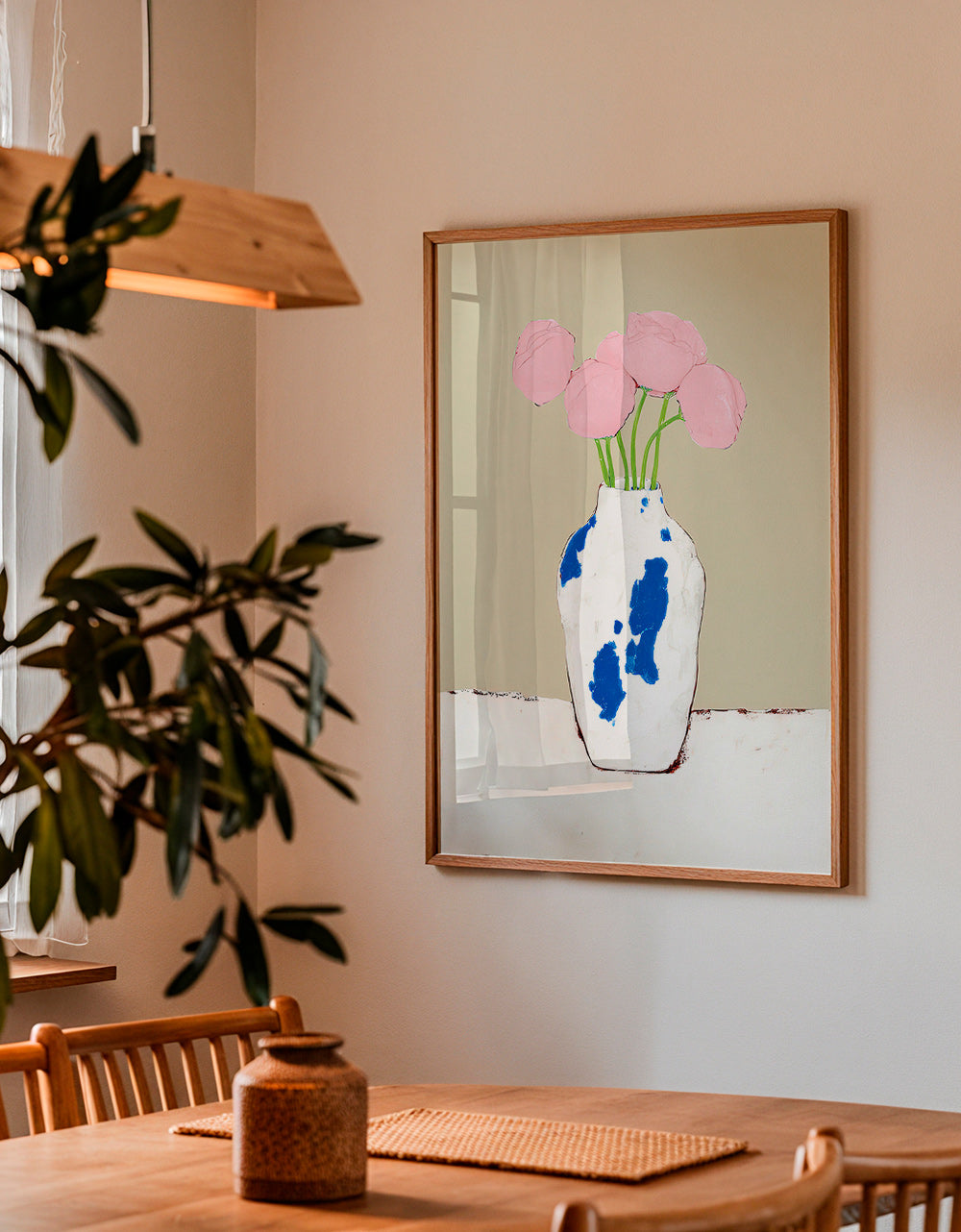 Botanische print met pioenrozen in blauwe vaas