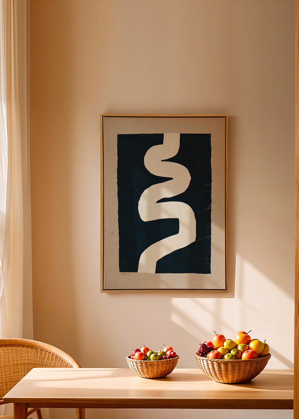 Minimalistische print witte curve op donker vlak
