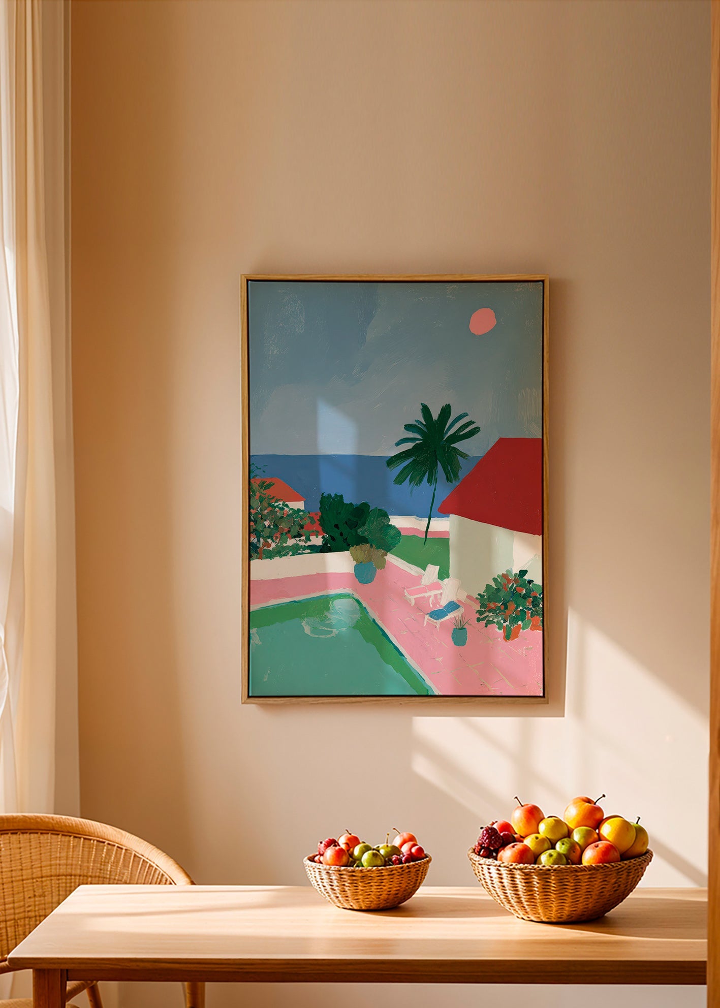 Landschap met zwembad, palmboom en rood dak