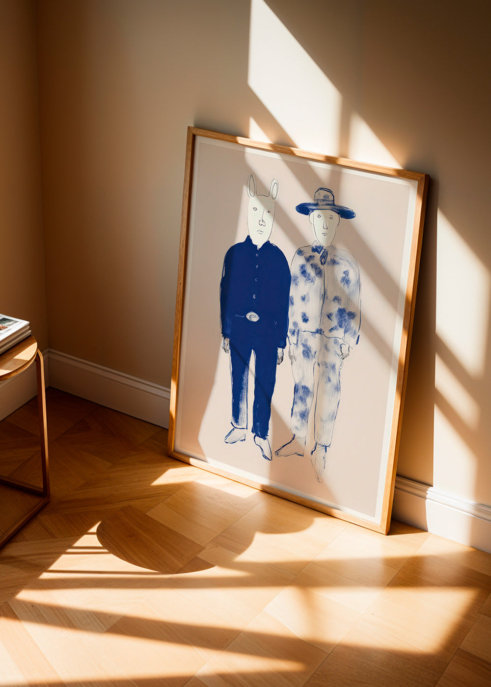Illustratie van twee figuren met konijn in blauwe ink